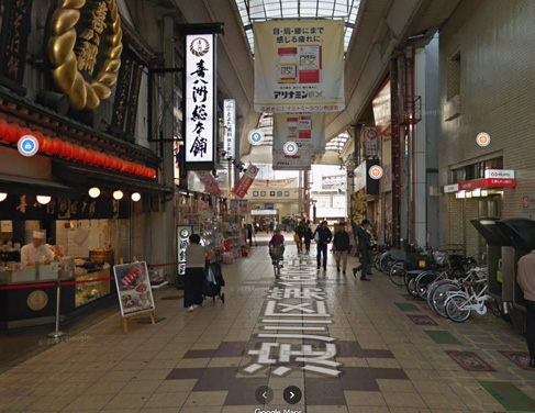 ②阪急「十三」駅西改札口を出て20秒